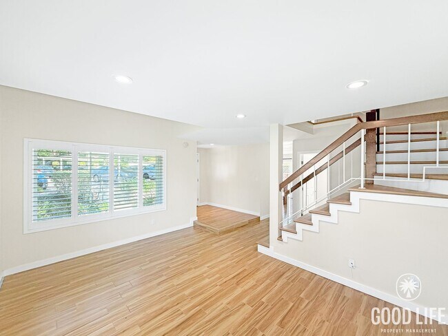 Foto del edificio - Modern 3BD/1.5BA Townhome in Tierrasanta with Kitchen Island, Private Yard, Pool & Tennis Court