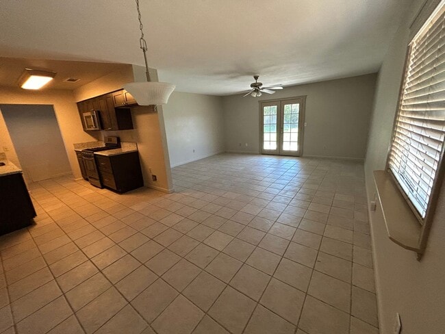 Building Photo - Lots of NEW