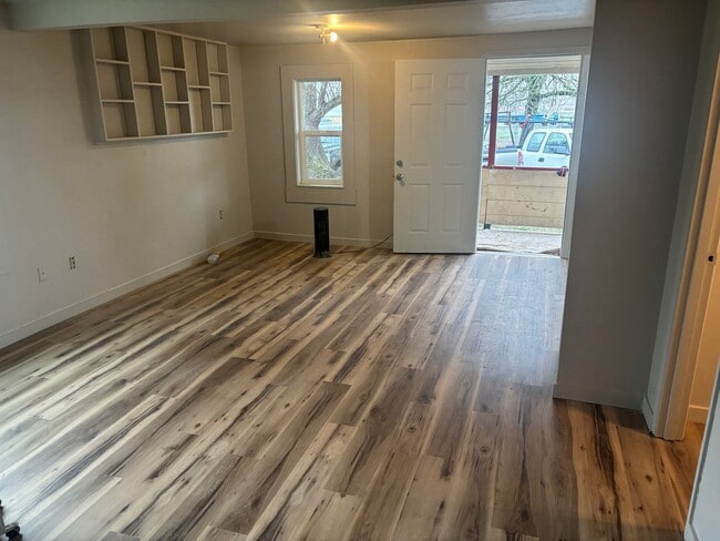 Building Photo - 148-150 Gregory Dr