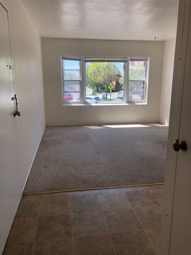 Building Photo - 1221 Main St