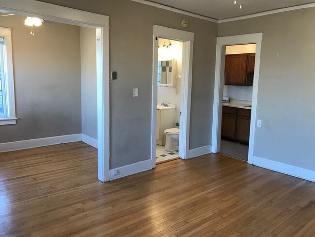 Interior Photo - 719 Knapp