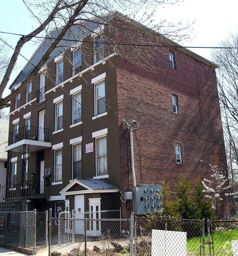 Primary Photo - 105 Beers St