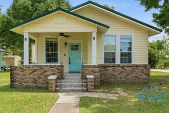 Building Photo - 4319 Lewis St