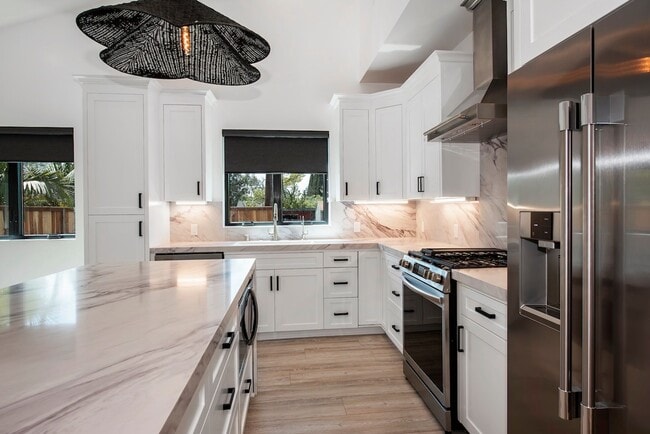Foto del edificio - Exquisite Custom ADU in Santa Barbara – Pr...
