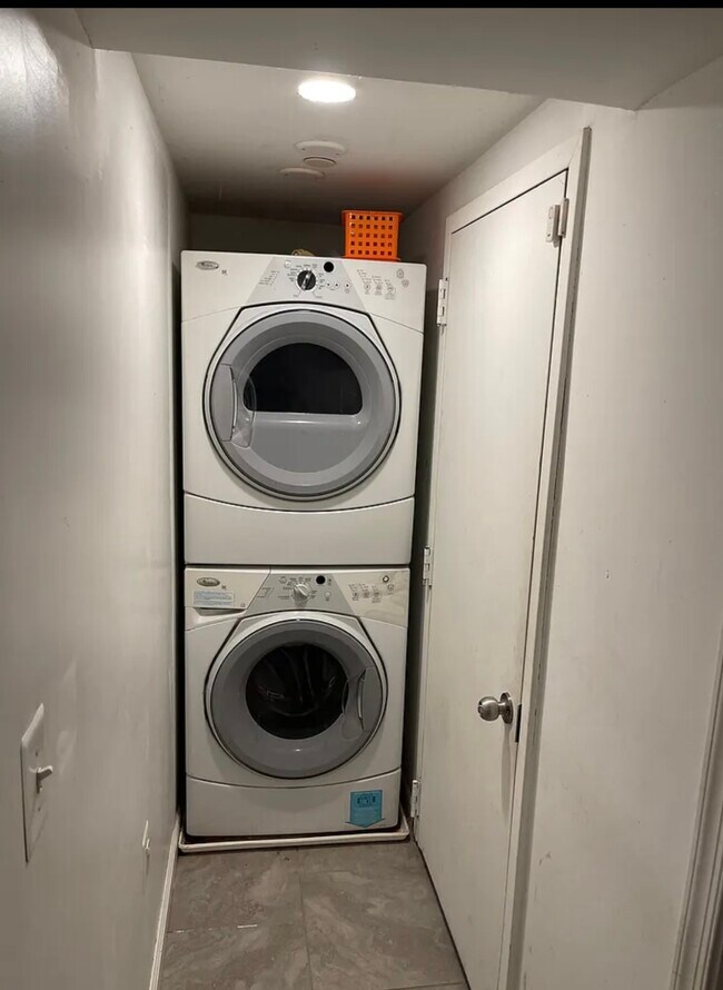 Foto del edificio - 113 Webster St NE