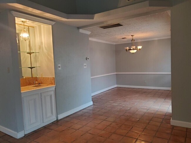 Building Photo - 12025 Champion Forest Dr
