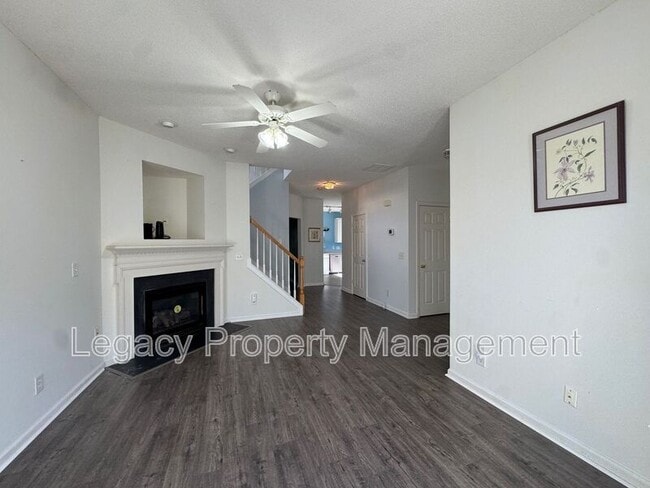 Building Photo - 1140 Briarwood Dr