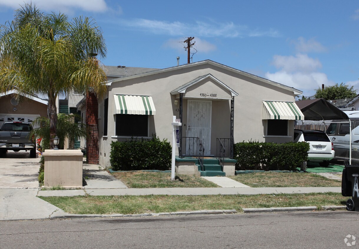 Foto del edificio - 4380-4388 Mcclintock St