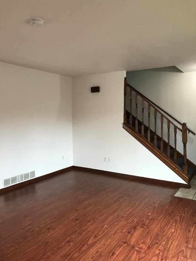 Foto del edificio - 226 E Woodlawn Rd
