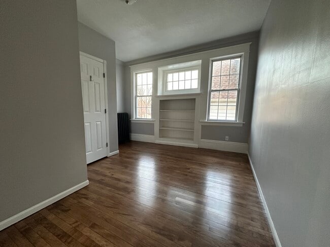 Room 2 - 187 Robie St W