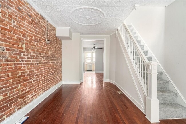 Building Photo - Stylish & Spacious 2 Bed, 1 Bath Home