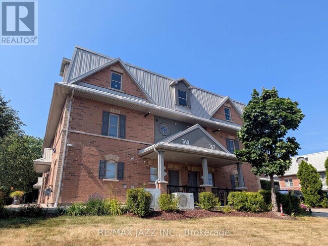Photo du bâtiment - 760-760 King St E