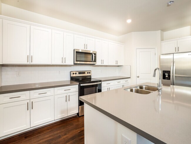 Foto del edificio - 6513 Enlightenment Dr