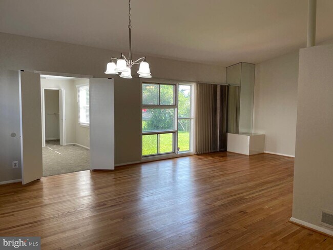 Building Photo - 2406 Sylvale Rd
