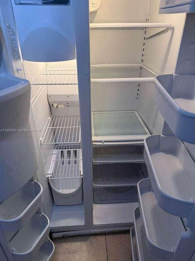 Foto del edificio - 6960 Miami Gardens Dr