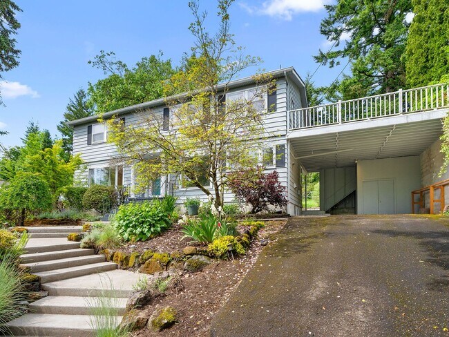 Foto del edificio - Sprawling 6 bed / 3.5 bath Home in Hillsda...