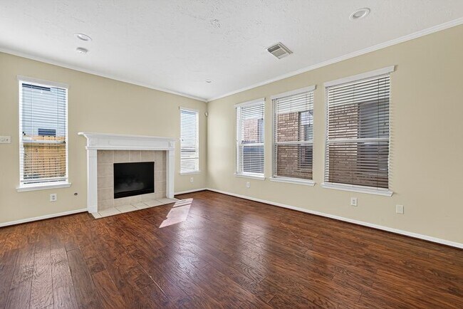Foto del edificio - 7407 Hollister Ridge