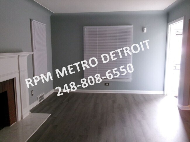 Building Photo - PRICE IMPROVEMENT UPDATED AND RENOVATED BU...