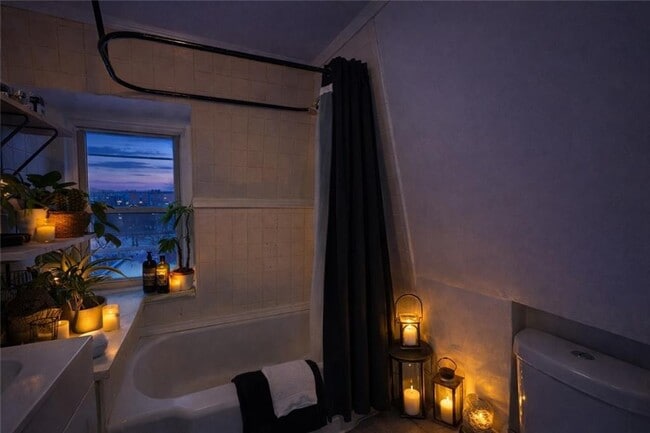 Building Photo - 212-212 N Main St