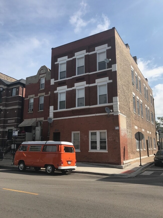 Building Photo - 1919 S Racine Ave