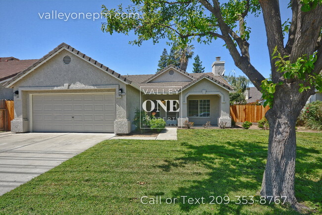 Building Photo - Private Oasis with Vaulted Ceilings, Acros...