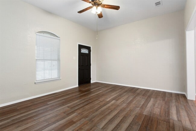 Foto del edificio - 111 S Henderson Ave