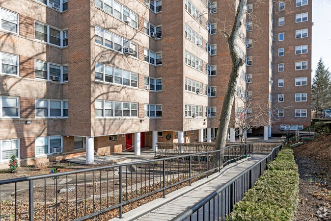 Walkway - WOODLAWN VETERANS MUTUAL Co-op