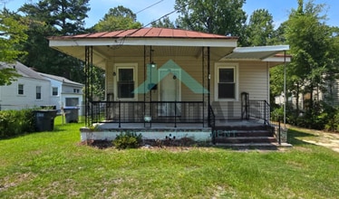 Building Photo - 716 S Pine St