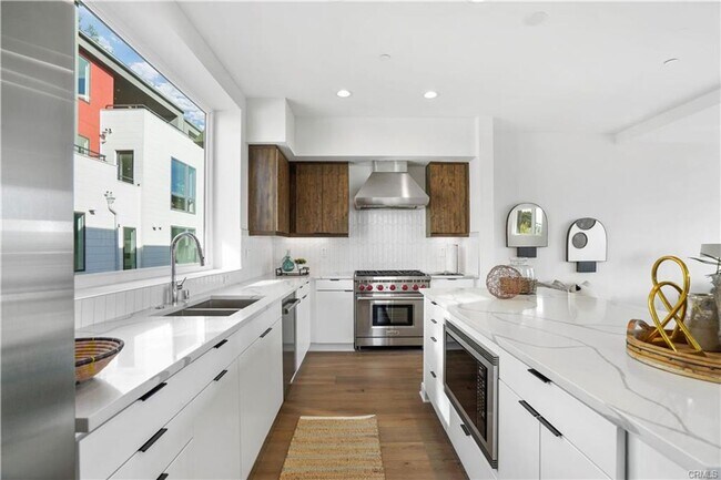 Building Photo - 4bd4.5ba single family for rent