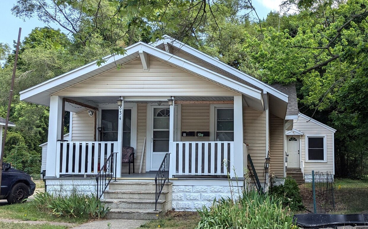 Primary Photo - 834 W Southern Ave