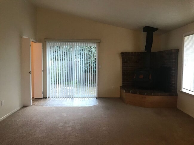 Building Photo - 3 Bedroom House ~ South Corvallis ~ Pet Fr...