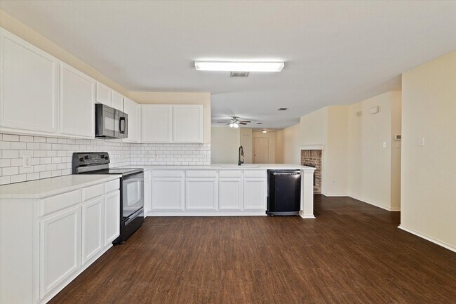 Building Photo - 12856 Gillon Dr