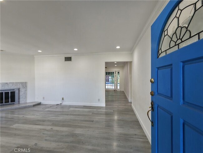 Foto del edificio - 7049 Semrad Rd