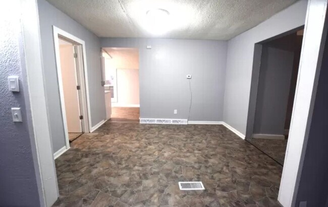 Foto del edificio - Beautiful Three Bedroom!