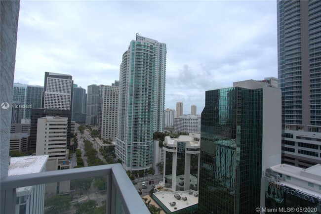 Building Photo - 1060 Brickell Ave