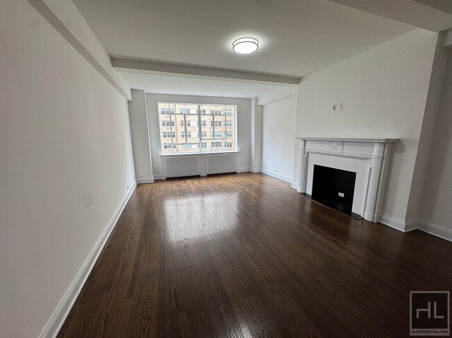 Building Photo - 5 AVENUE
