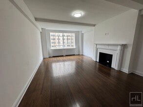 Building Photo - 5 AVENUE