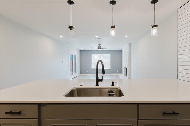 Foto del edificio - 4703 Misty Slope Ln