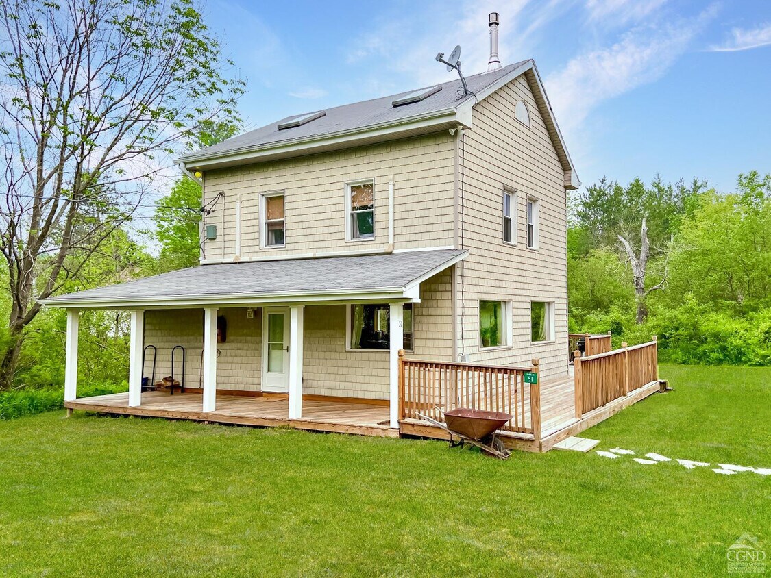 Primary Photo - 51 Grays Ln