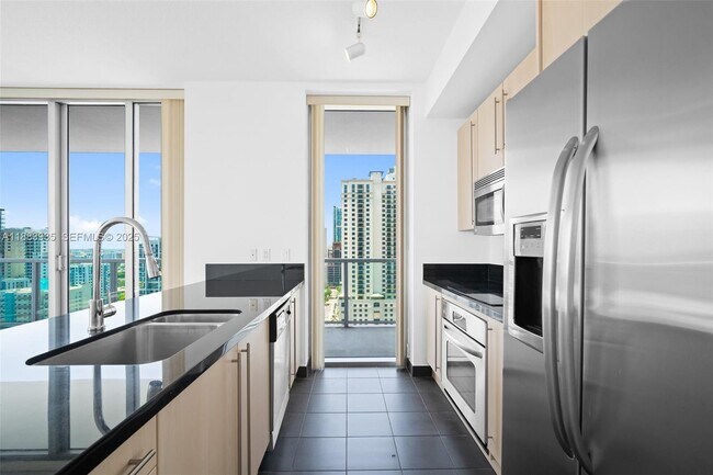 Foto del edificio - 79 SW 12th St