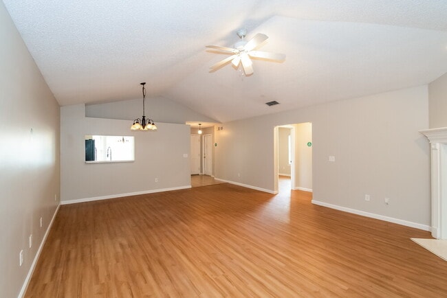 Building Photo - 1826 Ashmore Green Dr