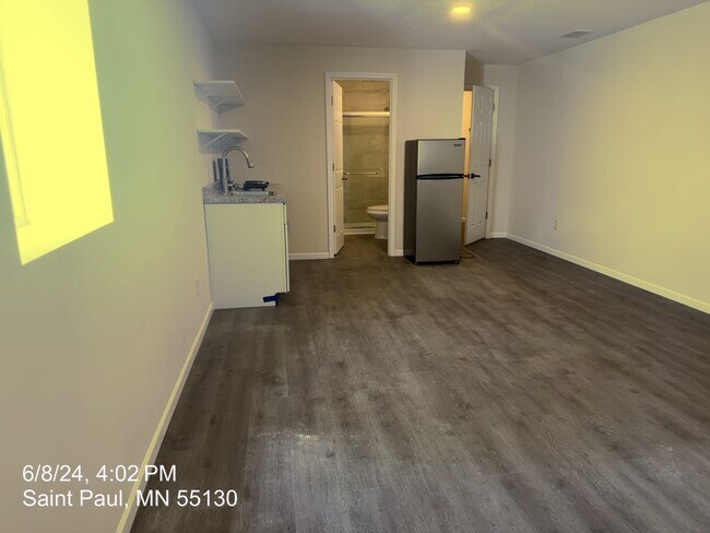 Building Photo - 903 Burr St