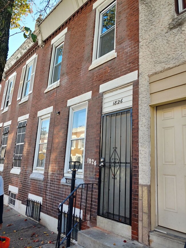 Building Photo - 1826 E Clementine St Building Photo - 1826 E Clementine St