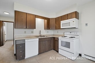 Building Photo - 725 Dakota Dr