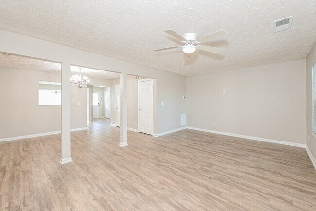 Foto del edificio - 3915 Waldrop Ln