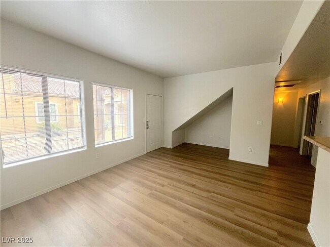 Foto del edificio - 2041 Hussium Hills St