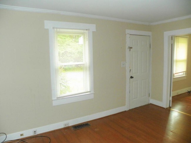 Building Photo - 2816 Martin St.