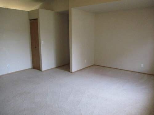 Building Photo - 2 Bedroom 1 Bathroom Rambler walking dista...
