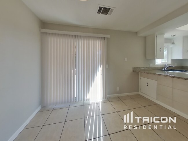 Building Photo - 344 Gardenia Cir