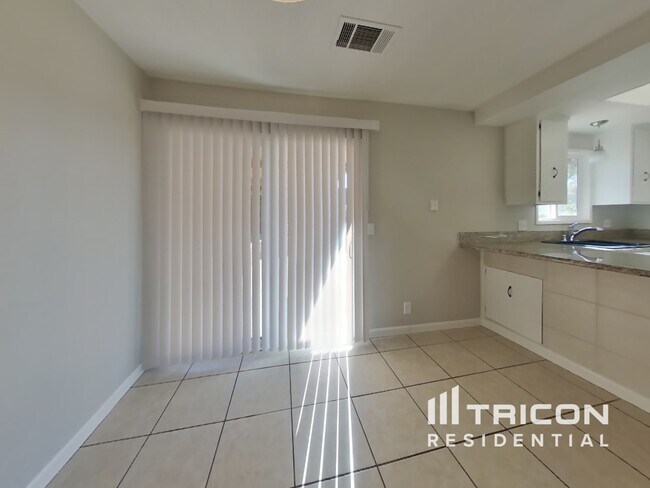 Foto del edificio - 344 Gardenia Cir